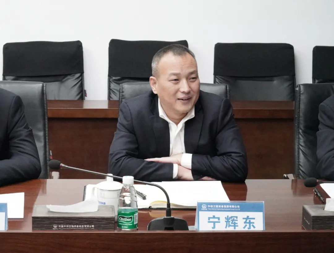 喜訊!重慶宇隧與中鐵裝備再次合作,成功簽約兩臺盾構(gòu)機(jī)!